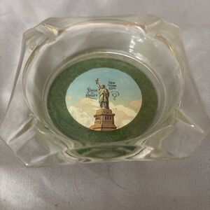 Vintage 1971 New York Statue of Liberty Glass Ashtray Souvenir